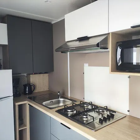 La De La Falaise Κάμπινγκ Ναρμπόν